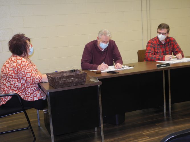 Commissioners OK bid for trail slip | News, Sports, Jobs - Vimarsana News